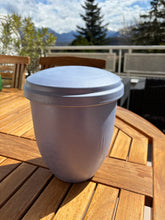 Lade das Bild in den Galerie-Viewer, biologische abbaubare Urne CRETA