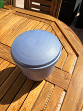 Lade das Bild in den Galerie-Viewer, biologische abbaubare Urne CRETA