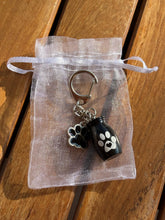 Lade das Bild in den Galerie-Viewer, Porte clefs urne sur pochette