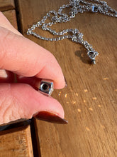 Load image into Gallery viewer, collier funeraire coeur ouverture