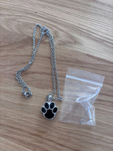 Lade das Bild in den Galerie-Viewer, collier urne argenté et noir