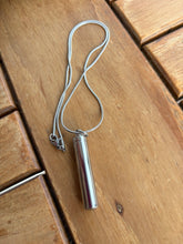 Load image into Gallery viewer, collier urne argente