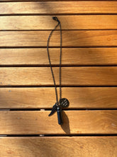 Ladda upp bild till gallerivisning, collier urne chat angel noir porte vue ensemble