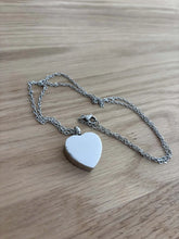 Load image into Gallery viewer, Collier urne cœur LOVE - photo 1
