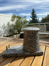 Ladda upp bild till gallerivisning, Lanterne funéraire en Granit Gris - photo 2