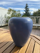 Lade das Bild in den Galerie-Viewer, urne bleue celes biodegradable ouverte