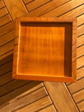 Load image into Gallery viewer, urne bois arbre de vie vue du dessus