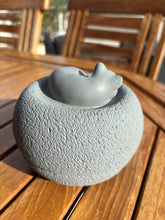 Lade das Bild in den Galerie-Viewer, urne chat ceramique de dos