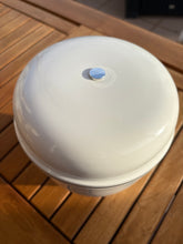 Load image into Gallery viewer, urne cineraire blanc vue dessus