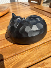 Lade das Bild in den Galerie-Viewer, urne cineraire chat de dos