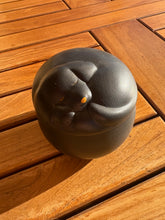 Lade das Bild in den Galerie-Viewer, urne cineraire pour chien noire
