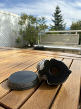 Lade das Bild in den Galerie-Viewer, urne cineraire hamster vue du dessous