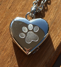 Lade das Bild in den Galerie-Viewer, collier urne coeur patte