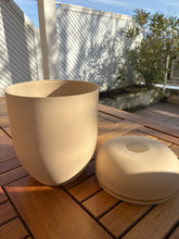 Ladda upp bild till gallerivisning, Urne Composite Beige - photo 5