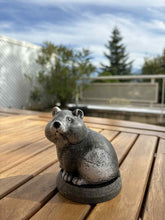 Lade das Bild in den Galerie-Viewer, urne figurine pour hamster