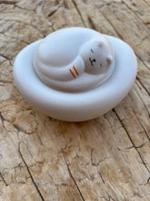 Lade das Bild in den Galerie-Viewer, urne funeraire chat blanc