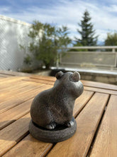 Lade das Bild in den Galerie-Viewer, urne funeraire pour hamster de dos