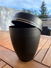 Lade das Bild in den Galerie-Viewer, urne funeraire oeillet noire