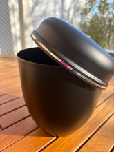 Lade das Bild in den Galerie-Viewer, urne humain noire