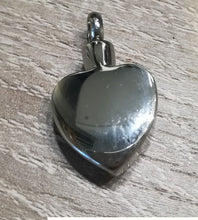 Lade das Bild in den Galerie-Viewer, Asche Anhänger Herz GOLDA