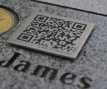 Lade das Bild in den Galerie-Viewer, Funeral Platte QR code for Grabstein