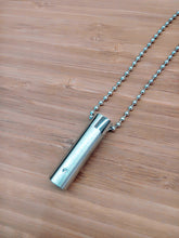 Lade das Bild in den Galerie-Viewer, Asche Anhänger - Urnta