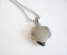 Lade das Bild in den Galerie-Viewer, Asche Anhänger Tilka