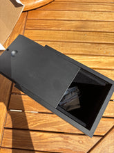 Lade das Bild in den Galerie-Viewer, Saly Fotourne
