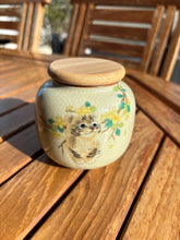 Lade das Bild in den Galerie-Viewer, Keramikurne mit Katzenmotiv

