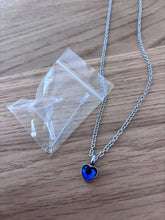 Ladda upp bild till gallerivisning, Collier Cinéraire Cœur Cristal Bleu - photo 4
