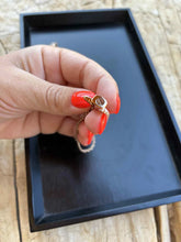 Load image into Gallery viewer, Collier Urne Ange Rose gold - photo 4

