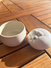 Lade das Bild in den Galerie-Viewer, urne blanche pour chat ou pour chien
