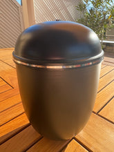 Load image into Gallery viewer, urne canada noire mat
