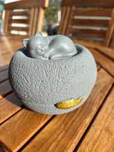 Lade das Bild in den Galerie-Viewer, urne chat grise ceramique cineraire
