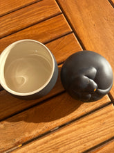 Lade das Bild in den Galerie-Viewer, urne pour chien ouverte
