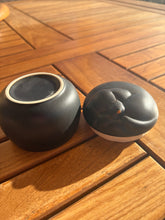 Lade das Bild in den Galerie-Viewer, urne cineraire pour animaux noire
