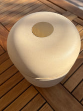 Lade das Bild in den Galerie-Viewer, urne cineraire beige
