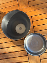 Load image into Gallery viewer, urne cineraire en metal ouverte
