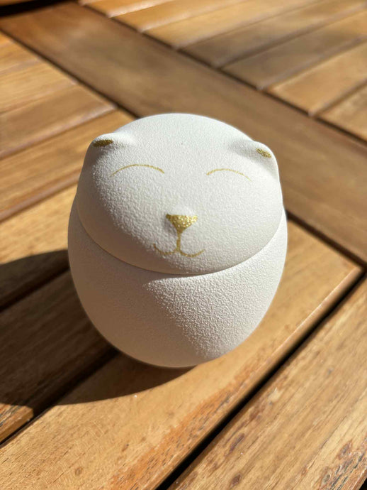 urne funeraire chat ceramique blanche