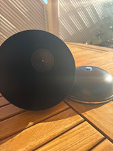 Load image into Gallery viewer, urne pour homme ou femme en metal
