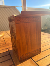 Load image into Gallery viewer, urne arbre de vie de dos  pour humain
