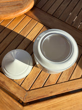 Lade das Bild in den Galerie-Viewer, urne mandalay blanche vue du dessus
