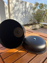 Lade das Bild in den Galerie-Viewer, urne noire en metal
