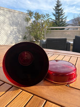 Ladda upp bild till gallerivisning, Urne Métal Œillet rouge - photo 5

