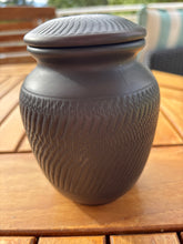 Lade das Bild in den Galerie-Viewer, urne cineraire terra
