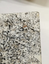 Lade das Bild in den Galerie-Viewer, Graue Granit-Bestattungslaterne
