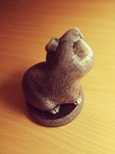 Lade das Bild in den Galerie-Viewer, Urne für Hamsterfigur
