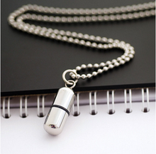 Lade das Bild in den Galerie-Viewer, collier pendentif funeraire mignon argent 
