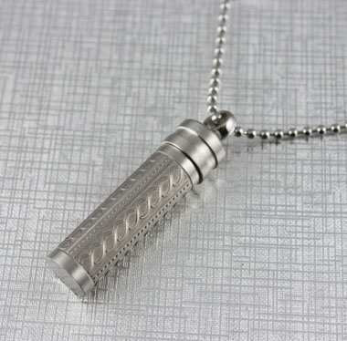 urne pendentif troli