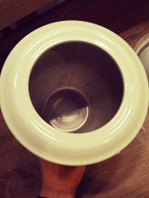 Lade das Bild in den Galerie-Viewer, White Metal Cremation Urn
